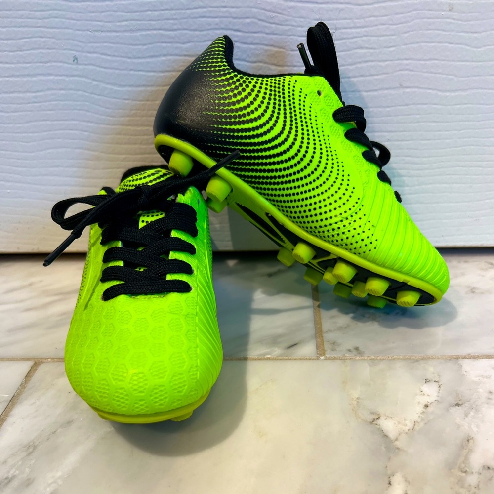 Vizari Cleats, toddler size 9, green and black